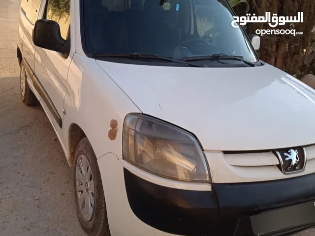 بيجو بارتنر اللون أبيض موديل 2008 ماتور 1600 مع تيربو نوع الوقود ديزل نوع ناقل الحركة يدوي