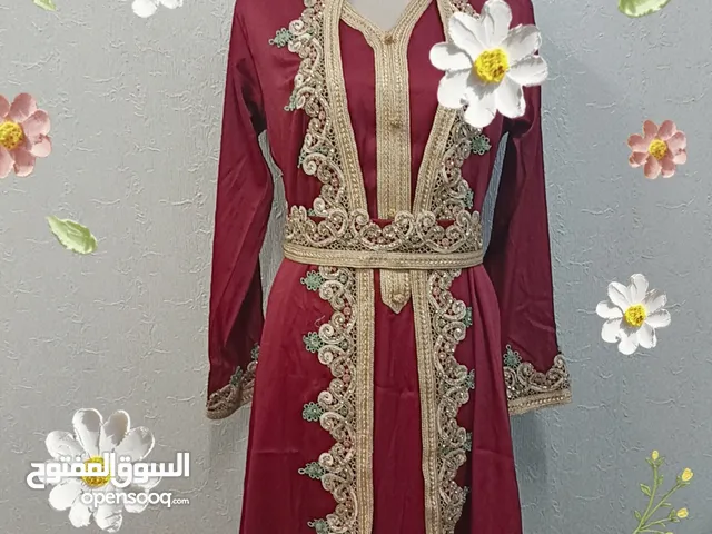 قفطان نسائية للبيع : عبايات وجلابيات : ملابس : أزياء نسائية مميزة في عُمان