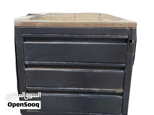 للبيع ادراج حديد تصلح للطابعة او اسفل pc بحاجة لتنظيف