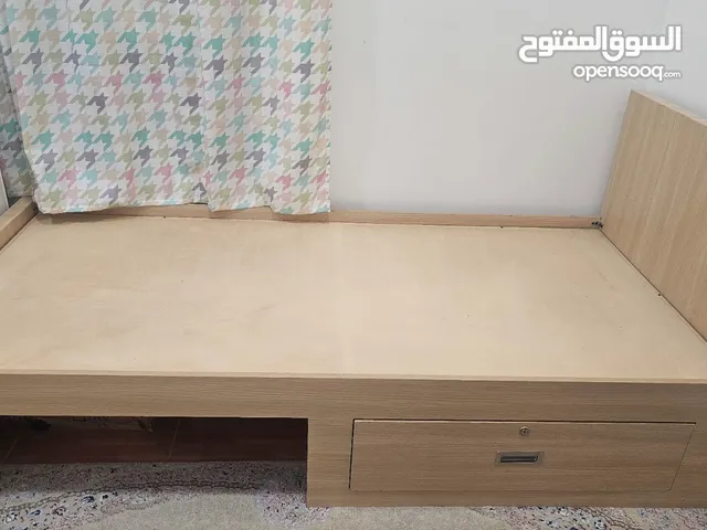سرير مفرد خشبي