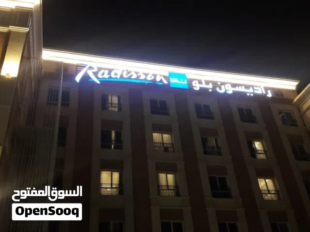 لوحات حروف بارزه  و طباعه ستكرات جداريه و سيارات مع تركيب