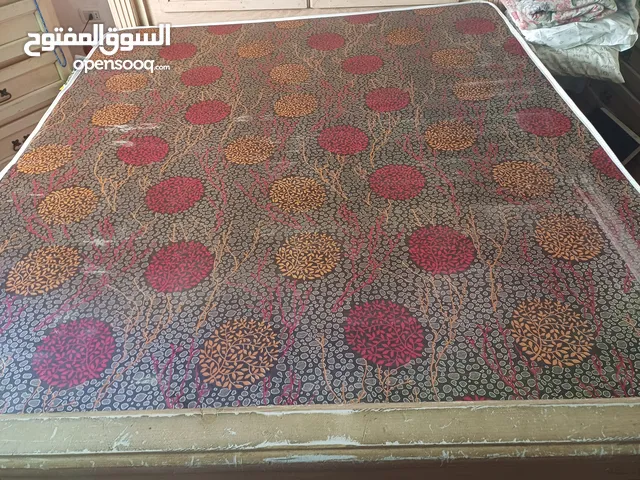 فرشه مستعمل نظيفه جدا 170عرض طول200سم  ارتفاع  20سم