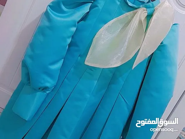 10\12  السنه فستان للبيع شبه جديده يلبس