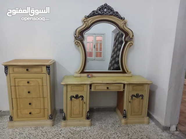 غرفة نوم كاملة مستعملة للتواصل على الهاتف