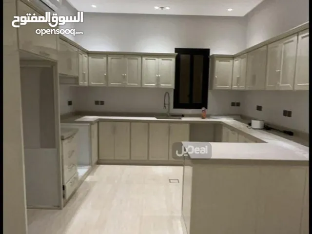 شقه للايجار الرياض حي المغرزات الشقه تتكون من  ثلاث غرف نوم صاله مطبخ حمامين الايجار 40 الف واحده