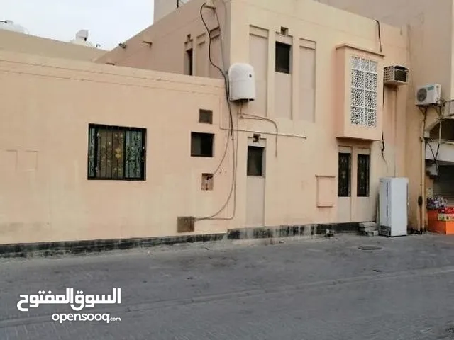 0m2 4 Bedrooms Townhouse for Sale in Muharraq Hidd