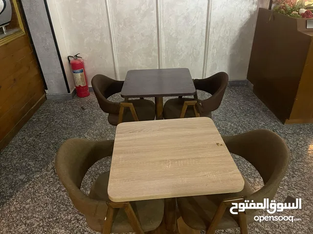 ميز طعام صغير