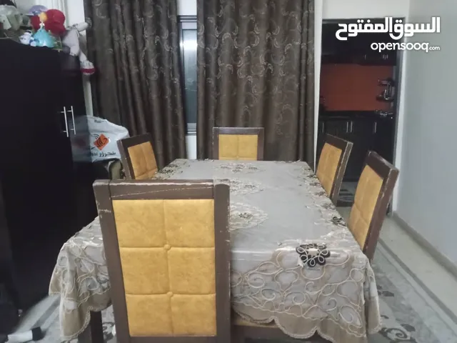 طاولة سفرة شبه جديدة