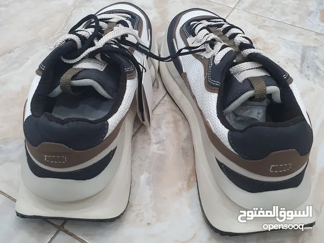 45 Sport Shoes in Benghazi