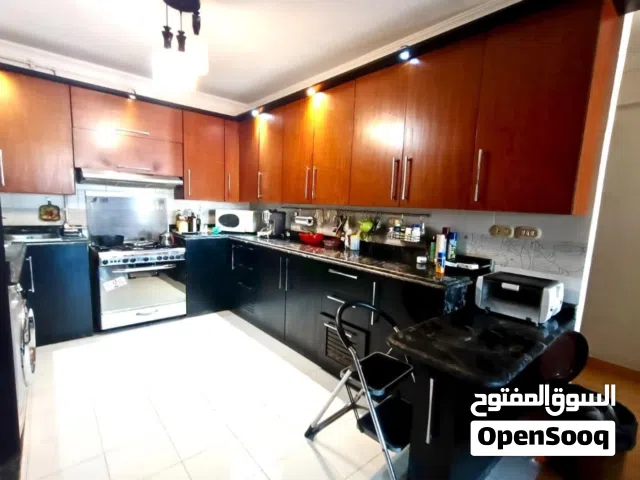 مطبخ خشبي مستعمل كبير للبيع