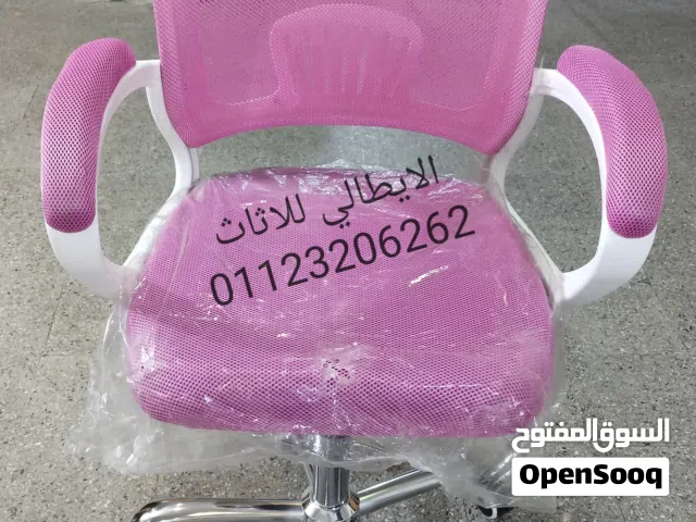 كرسى لابنك او بنتك متوفر بجميع الالوان المبهجه وبافضل سعر وخامه به ارتفاعات مختلفه ضمان لمده سنه....