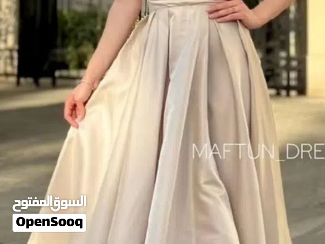 فستان ستن راقي وفخم كلش