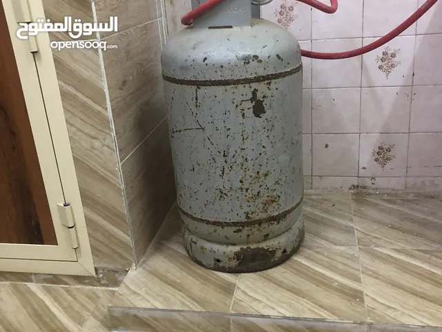 اسطوانة غاز مع غاز طبخ