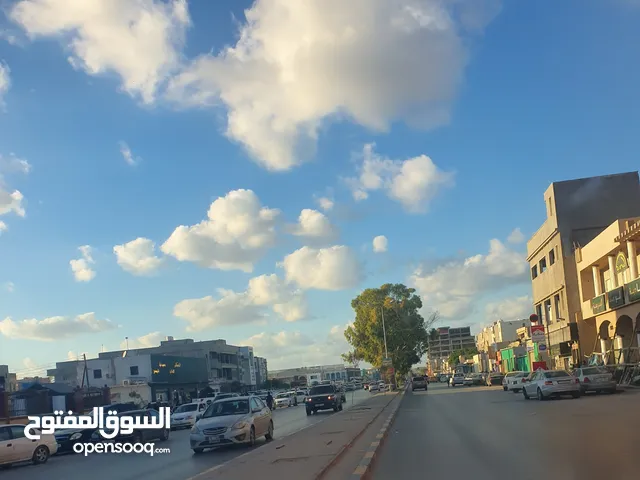صالة تجارية الإيجار في مدينة طرابلس في حي دمشق بداية طريق الهضبة طول بالقرب من سوق المتوكل