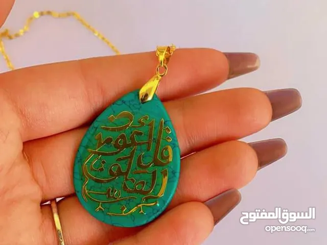 قلادة من الحجر الفيروزي