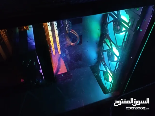 جهاز كمبيوتر شخصي استعمال خفيف بالكراتين بتاعته والفواتير