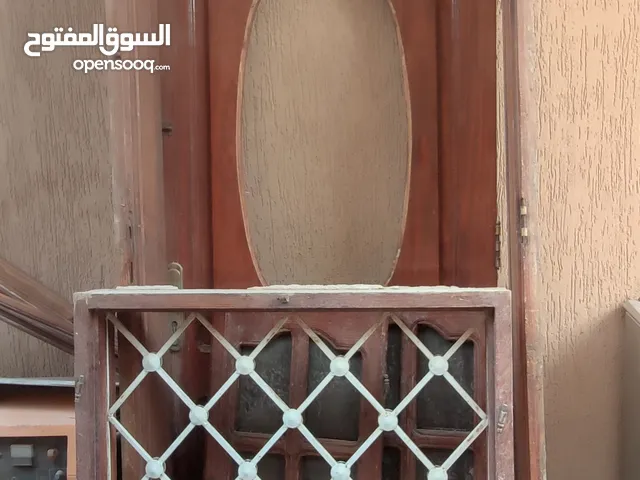 باب خشبي بالقفص طول 210 عرض 90