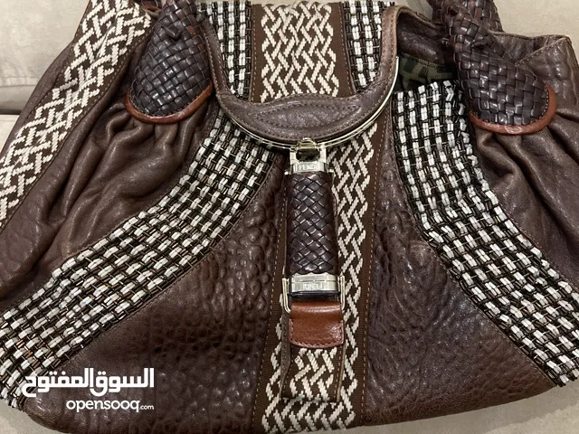 للبيع شنطة نسائية فاخرة ماركة فندي