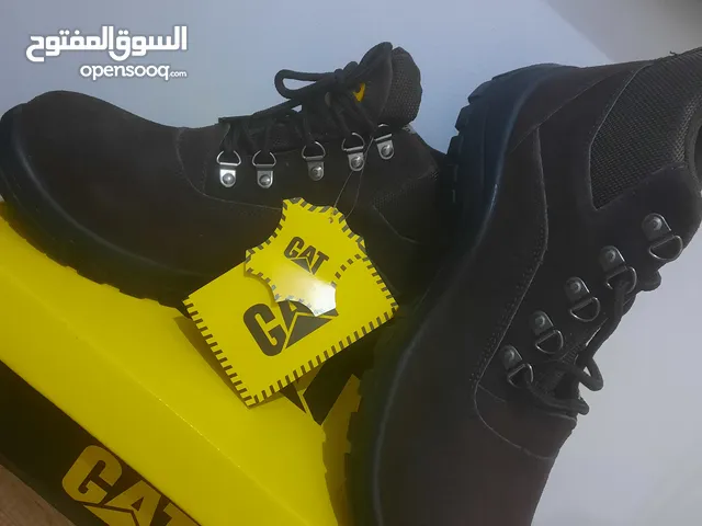 حذاء أمريكي ((أصلي)) ماركة كتربيل مقاس 43 سعره 500د يوجد خدمة توصيل داخل طرابلس فقط للتواصل