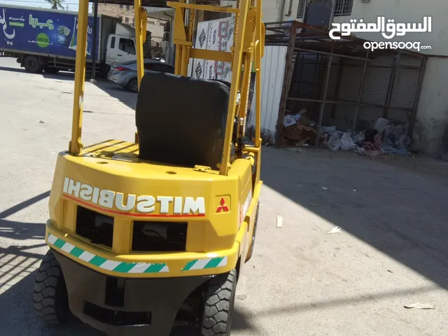رافعه شوقيه ميتسوبييشي حموله طن ونص بنزين فحص كامل جيد جدا للبيع
