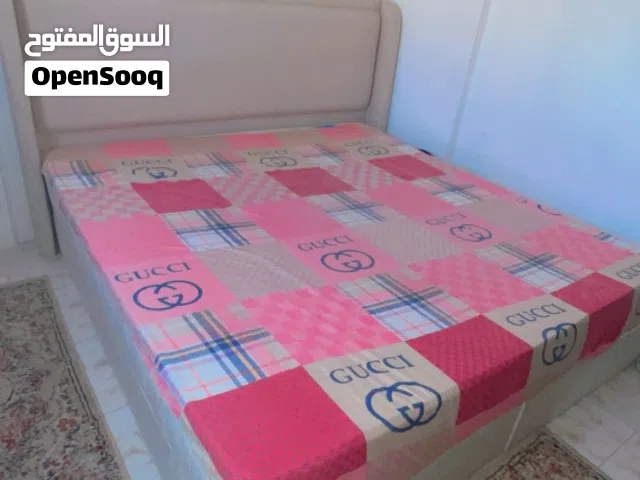 سرير ومرتبه بحاله ممتازة للبيع