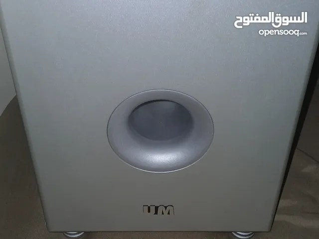 سبووفر UM Hollywood One بحالة ممتازة – صوت باس قوي ونظيف