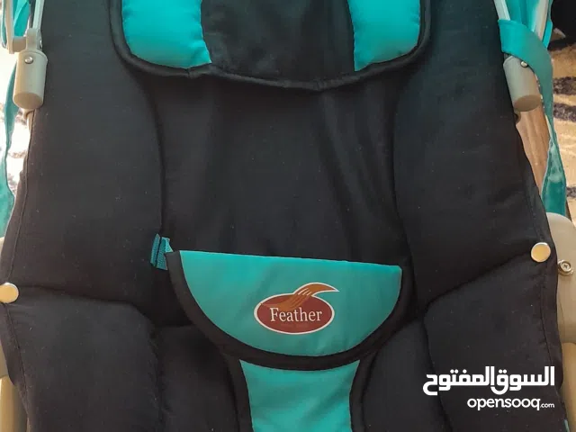 كرسى أطفال نظيف بحالة جيدة استعمال خفيف