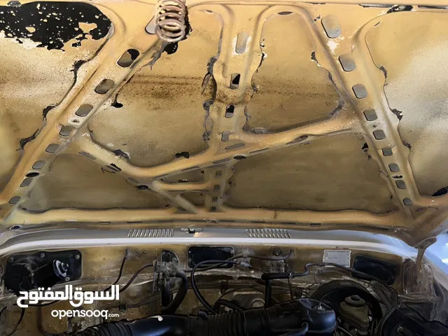 لاندكروزر موديل 1987