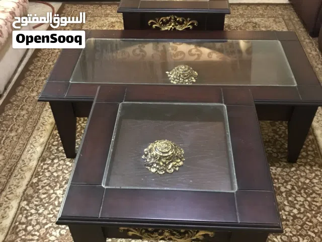 طقم طاولات خشب تفصيل ثقيل بحالة ممتازة