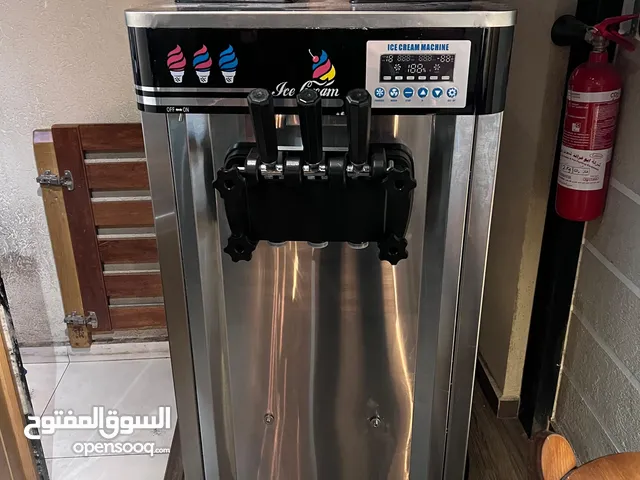 ماكنة صنع البوظة ثلاثة رؤوس