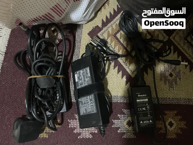 شواحن ومحولات شغلات فحص اي واحد ب5د  معظمهم  اصلي  الفولت. من12فولت ل19.5 فولت توشيبا