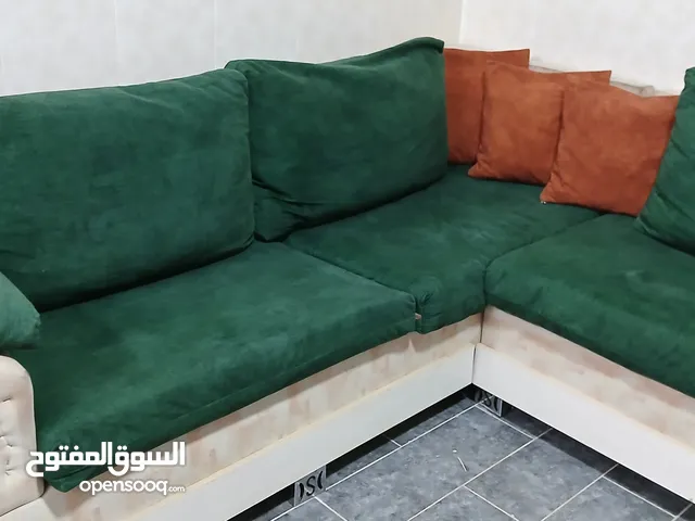 طقم كورنر مستعمل بسعر خيالي وقابل للتفاوض طقم 8 مقاعد طقم كورنر بلون القرميدي والتخضر