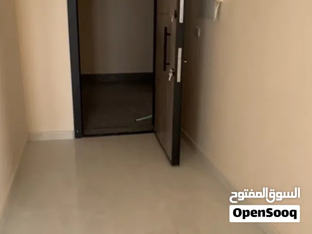 شقة مكتبية للشركات ممتازة في رئيسي راس حسن بالقرب من مخبز الارض الطيبة