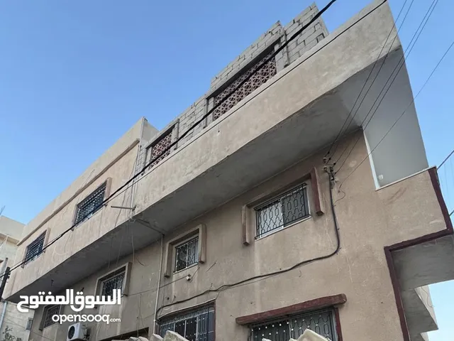 بيت كبير 3 طوابق وتسوية على شارعين موقع مميز
