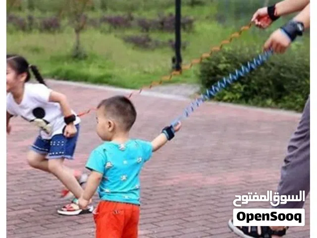 حزام أو سوار أمان للأطفال مضاد للضياع، وهو عبارة عن وصلة معصم مرنة مصممة للحفاظ على سلامة الأطفال في