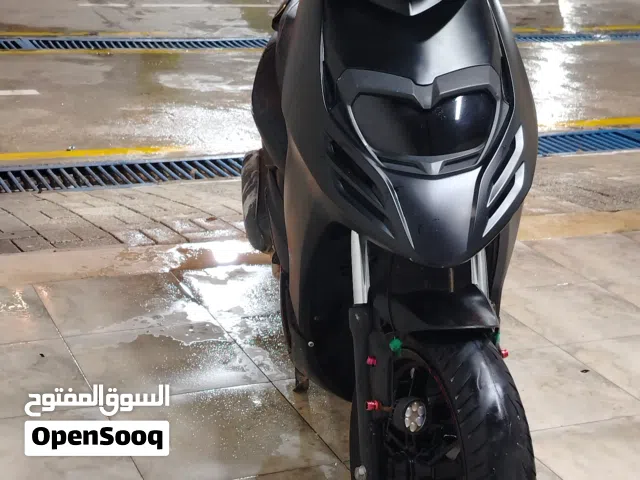 2023 ابريليا SR Motard 125