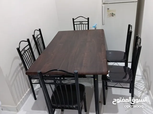 We are selling brand new dining tables in different sizes طاوله طعام متوفر جديد