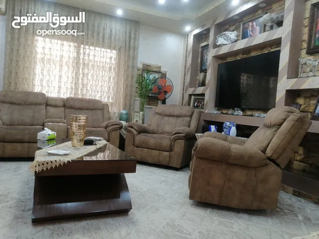 220 m2 3 Bedrooms Villa for Sale in Amman Dahiet Al-Nakheel