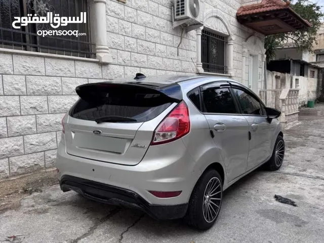 فورد فييستا مميزه للبيع كاش فقط