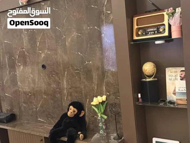 اثاث سرير اطفال تؤم مع حاجز تلفزيون 65 بوسه تسريحه مع كبيت  تلفزيون