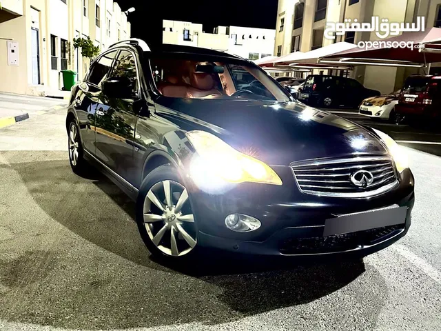 إنفينيتي QX50 2015 بحالة جيدة – دفع رباعي – أوتوماتيك – أسود