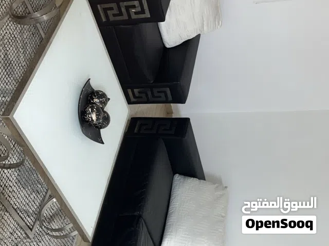صالون للبيع