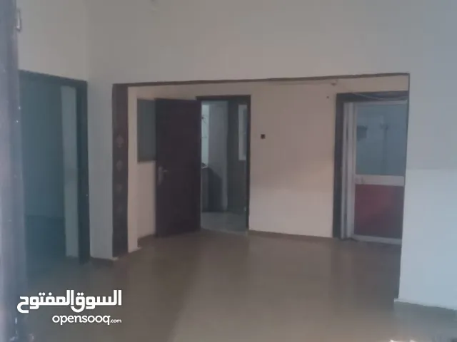 منزل الإيجار خلف عمارت حي انتصار ،في تلاته غرفه نوم واصاله كبيرة حمام ومظبخ ومخزان
