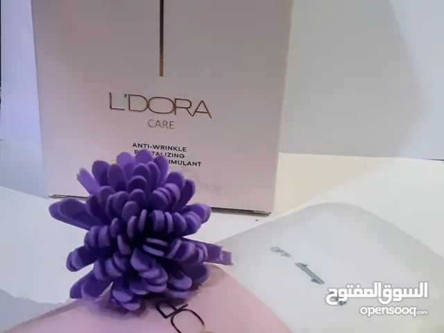 كريم ليدورا لشد الوجه والرقبة بمدلك
