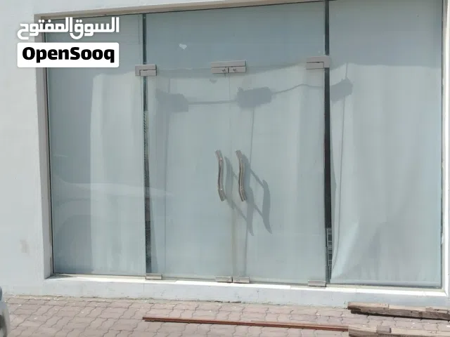 للإيجار – مساحة تجارية متعددة الاستخدام في موقع استراتيجي في المعبيله الصناعبة