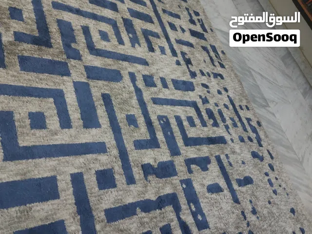 كنب مستعمل بحال الجديد مع سجادتين والبرداي