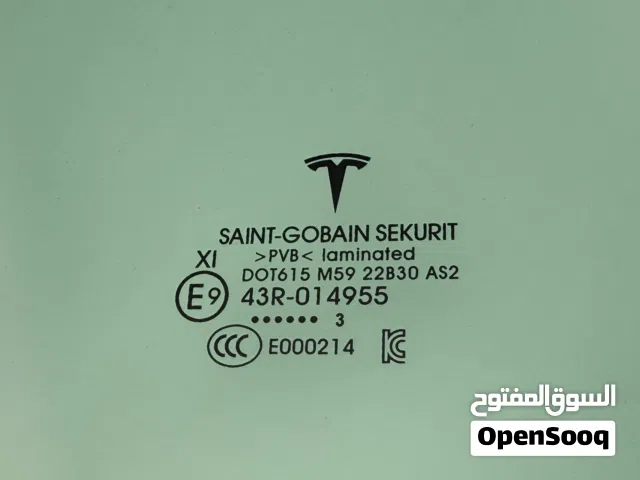 زجاج تسلا جهة اليمين