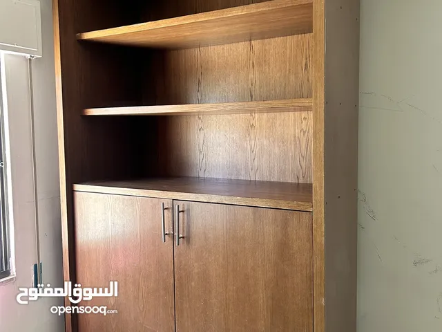 خزانة خشب مميزة للبيع بحالة ممتازة تصلح للمكتب أو المنزل (تخزين – مكتبة – ملفات – كتب )