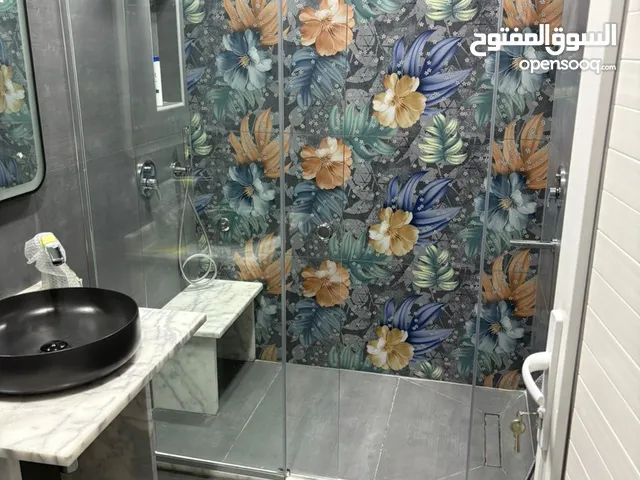 شقة مفروشة للايجار مقسمة نظام استديوات تشطيب حديث في سنتر طرابلس منطقة الظهرة