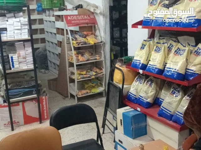 محل مواد بناء ادوات صحية وكهربائية وعدد